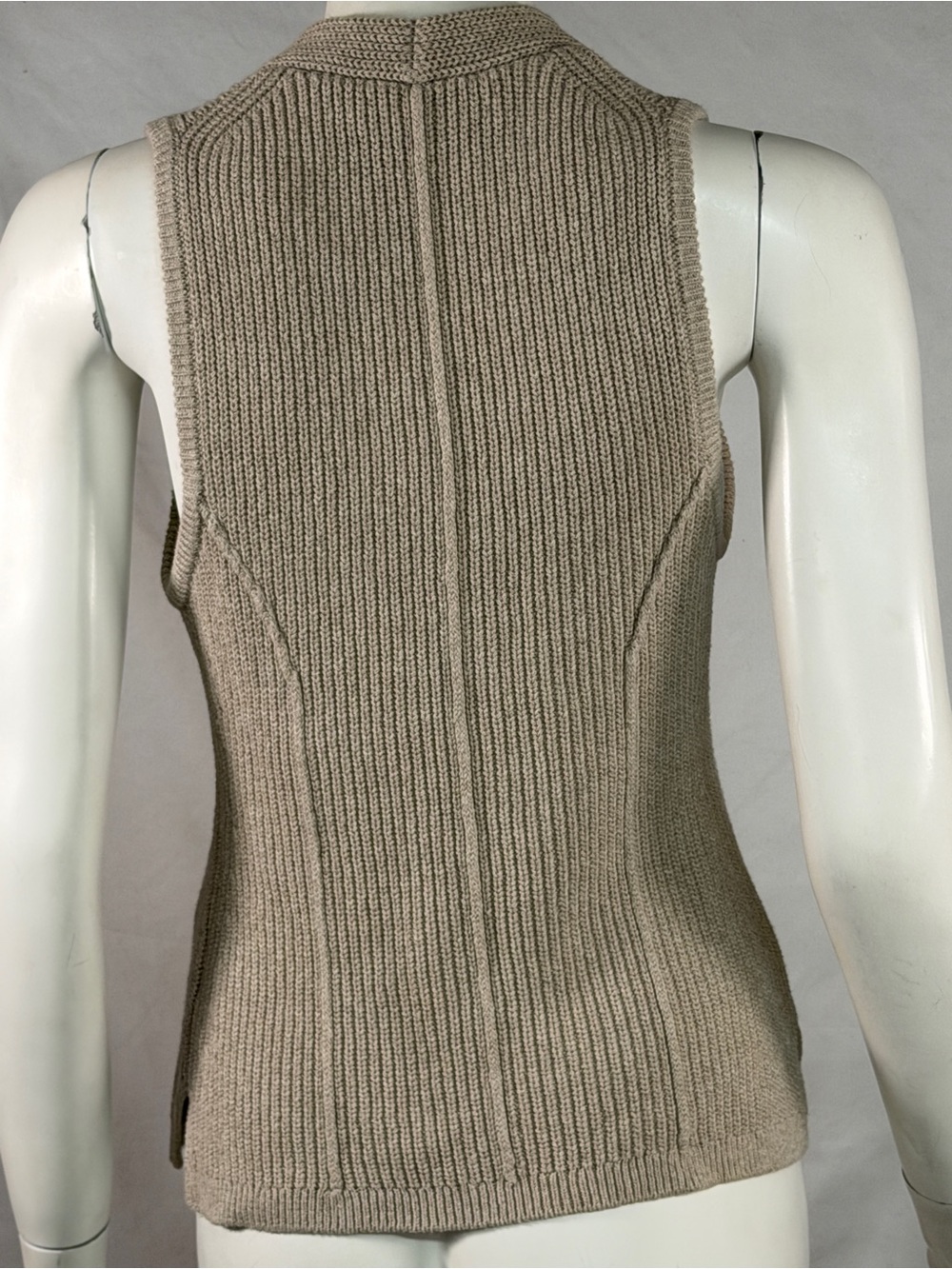 Sleeveless Ribbed V-Neck Button Vest - Picture 7 of 11
